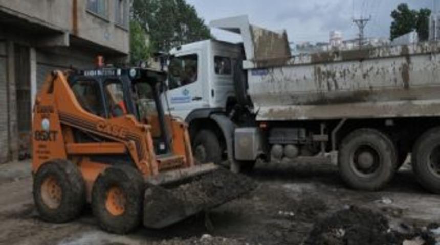 İlkadım Belediyesi Oto Yedek Par&ccedil;acı Esnafının Yardımına Koştu
