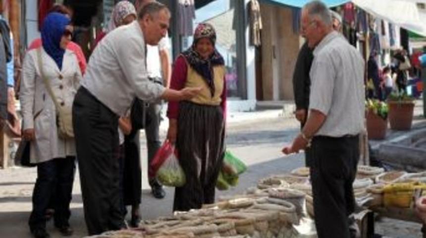 Bolu Belediye Başkanı Pazar Esnafının Dertlerini Dinledi