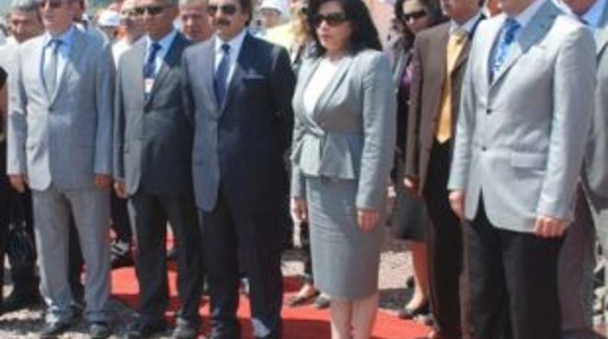 K&ouml;pr&uuml;&acute;n&uuml;n Hersek ayağında tanışma yemeği