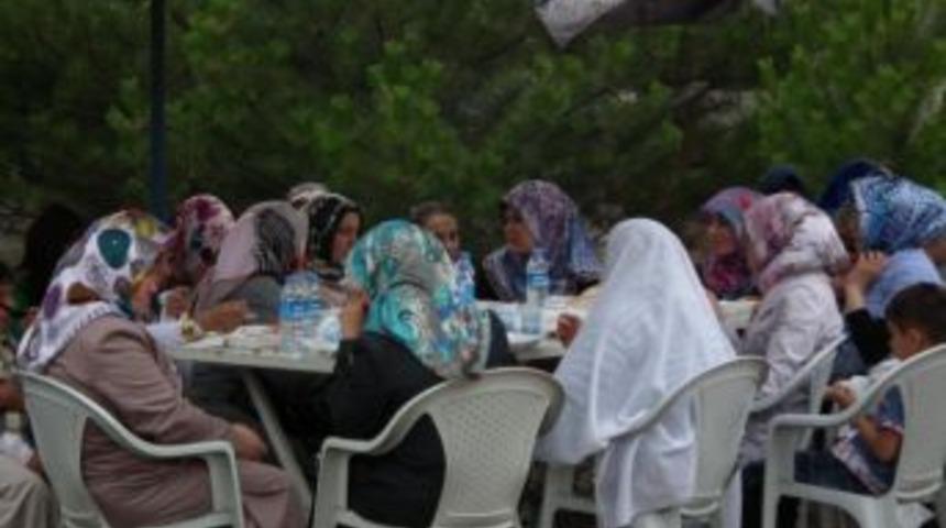 Alaca İhl Mezunları Pilav G&uuml;n&uuml;&rsquo;nde Buluştu