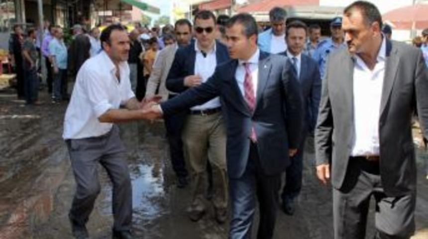 Bakan Kılı&ccedil; Selde Zarar G&ouml;ren Salıpazarı Ve Terme İl&ccedil;elerini Gezdi