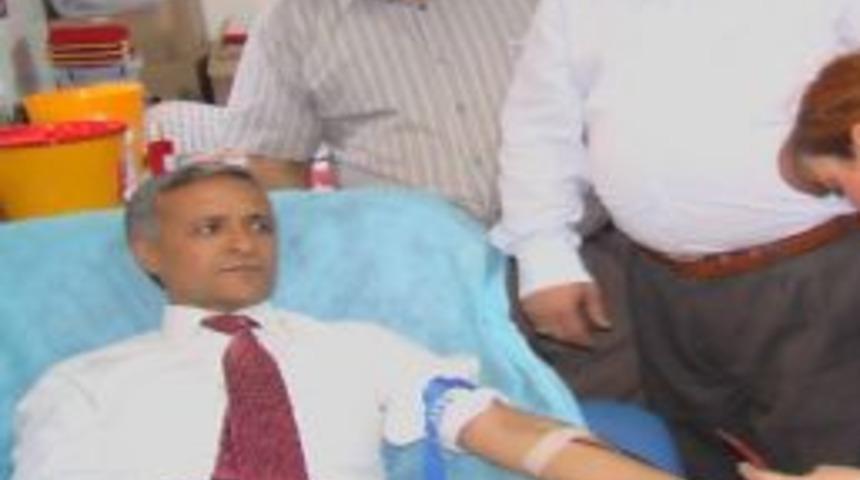 Ak Parti'li Yurttaş Alaşehir'de Kan Verdi