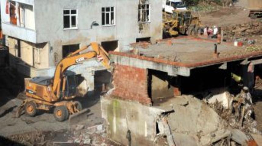 Samsun'da Yılanlıdere &Uuml;zerindeki Konutların Yıkımına Başlandı