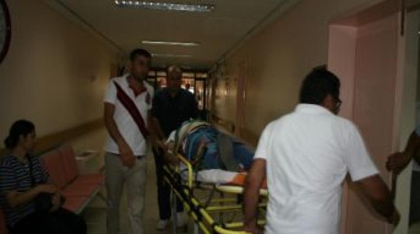 Askeri Ara&ccedil; Kaza Yaptı: 5 Yaralı