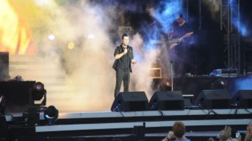Tarkan, &Ccedil;ankkale&rsquo;de Konser Verdi