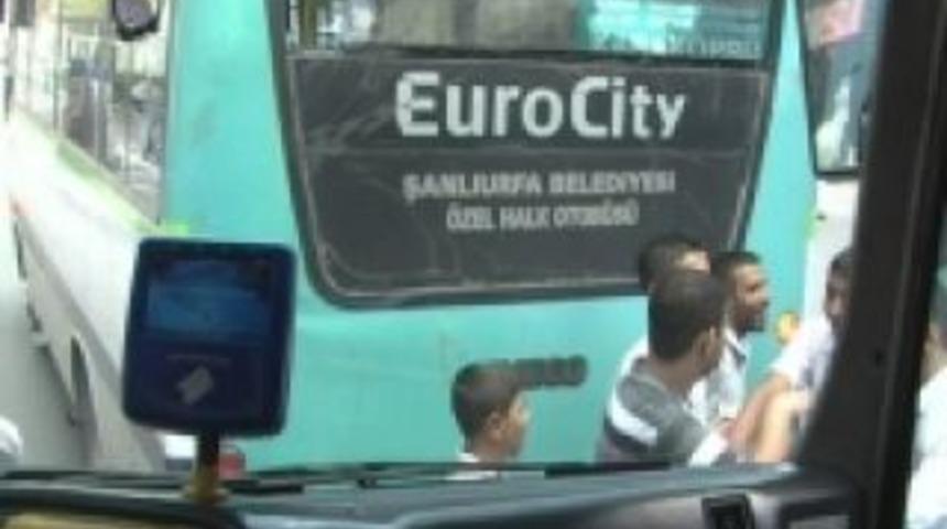 Otob&uuml;sler &ccedil;arpıştı trafik karıştı