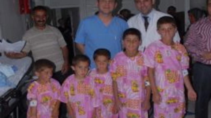 Sarıkamış Devlet Hastanesi&rsquo;nde &Ccedil;ocukların &Uuml;cretsiz S&uuml;nneti Yapılıyor