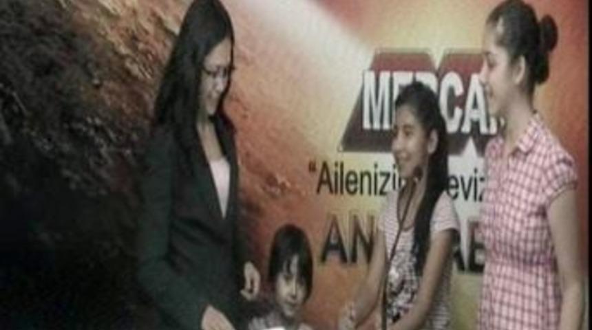 Haber Sunucusunun Minik Kızı Canlı Yayında St&uuml;dyoya Daldı