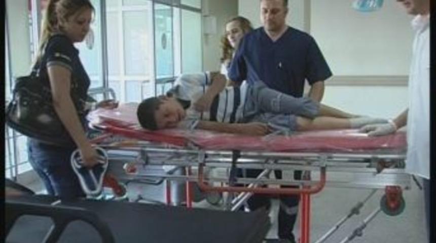 Bah&ccedil;e Kapısı &Uuml;zerine Devrildi