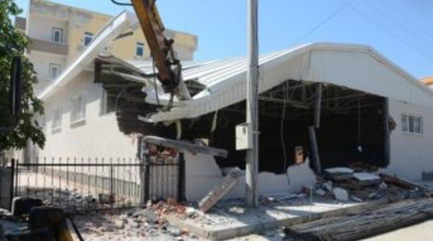 Osmangazi&rsquo;de Ka&ccedil;ak Binalar Yıkıldı