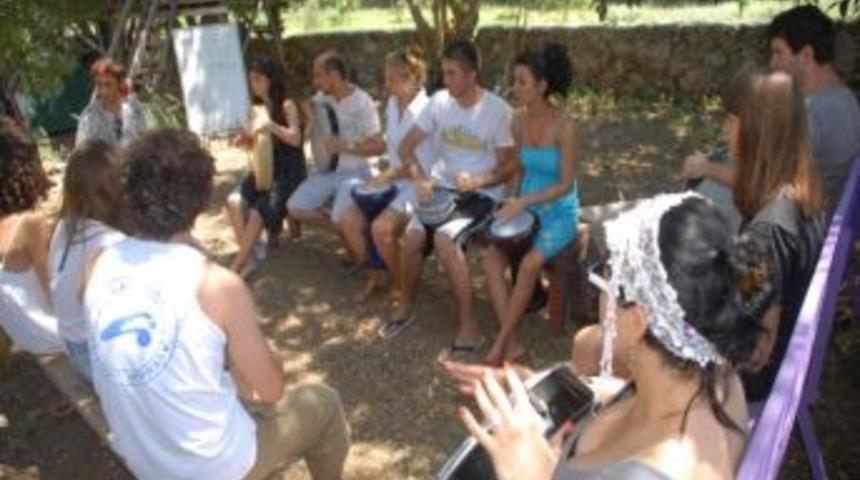 Hem Sanat &Ouml;ğreniyor Hem De Eğleniyorlar