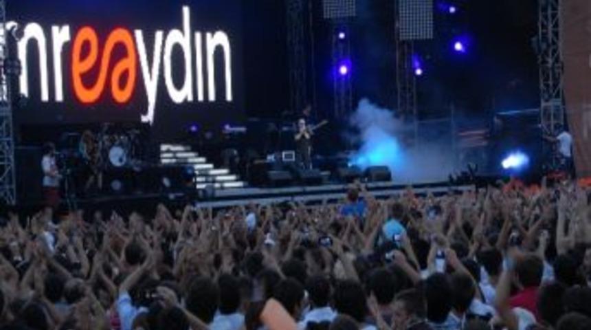 Tarkan &Ccedil;anakkale&rsquo;yi Salladı