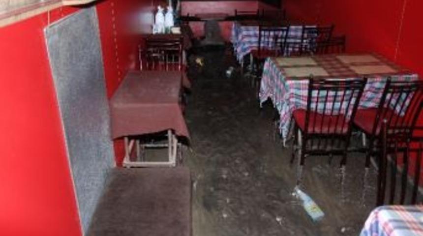 Filyos&rsquo;ta Bir İş Yerinin Selden Duvarı Yıkıldı