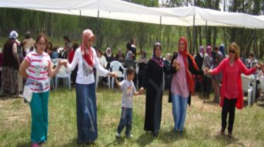 Kızıldikmeliler Hasret Giderdi