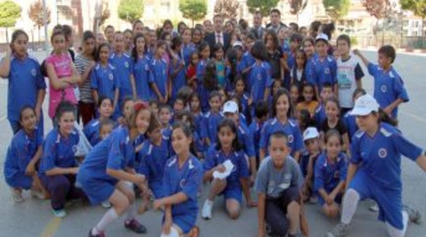 Pursaklar Belediye Başkanı &Ccedil;etin, Yaz Spor Okulunu Ziyaret Etti