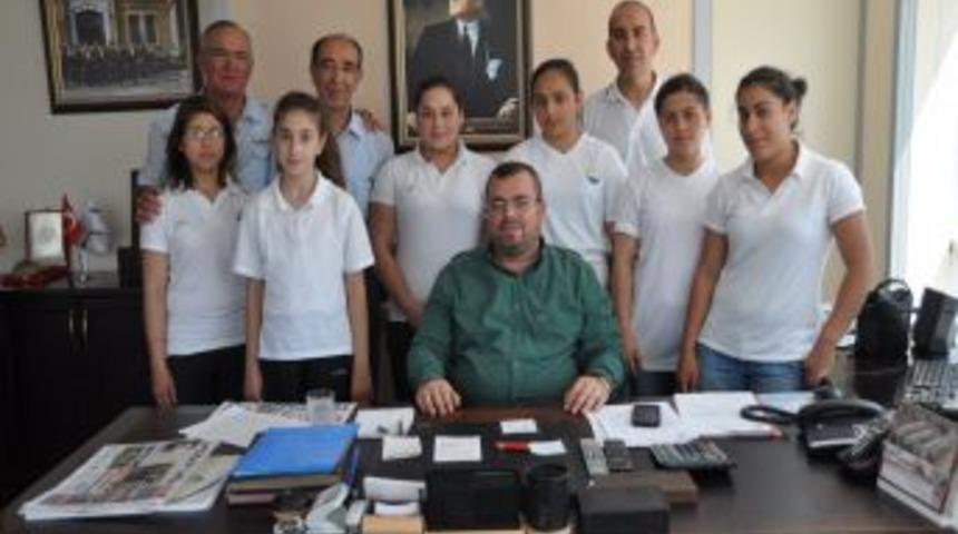 Şampiyon Haltercilerden Belediyeye Ziyaret