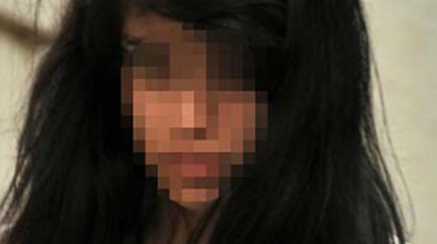 Otob&uuml;s bekleyen gen&ccedil; kızı &ouml;pmeye kalkıştı