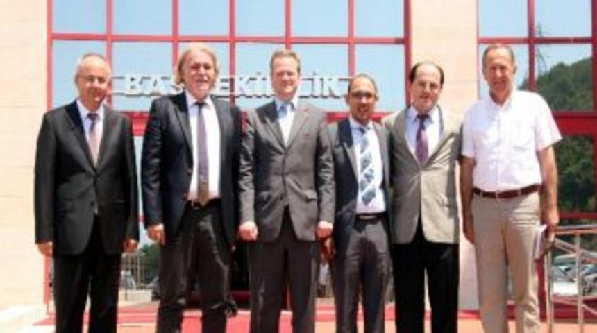 (&ouml;zel Haber) Almanya&rsquo;daki S&uuml;nnet Tartışmalarına S&uuml;nnet Olan Alman Vekil De Katıldı