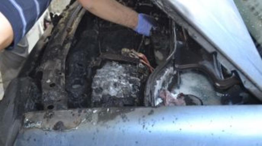 G&uuml;neş Altındaki Otomobil Aniden Yanmaya Başladı