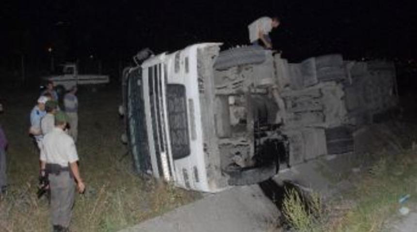 Samsun'da Tır Devrildi: 1 Yaralı