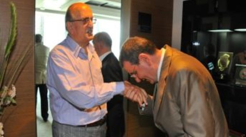 Yeşilyurt&rsquo;tan Afetzedelere &Ouml;rnek Yardım