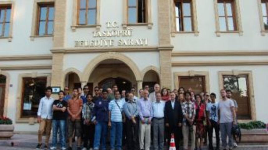 7 &Uuml;lkenin Katıldığı Ircıca Yaz Okulu &Ouml;ğrencileri Taşk&ouml;pr&uuml;&rsquo;de