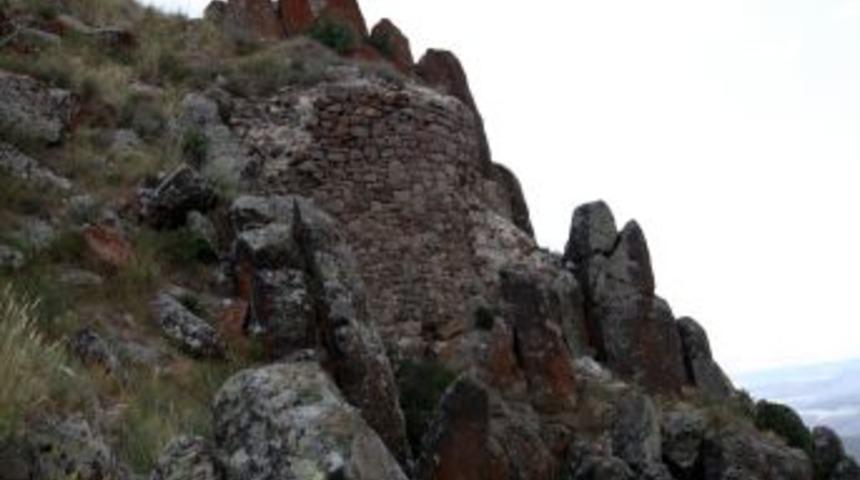 Sel&ccedil;ukluları Ha&ccedil;lılardan Koruyan Gevale Kalesi Restore Edilecek