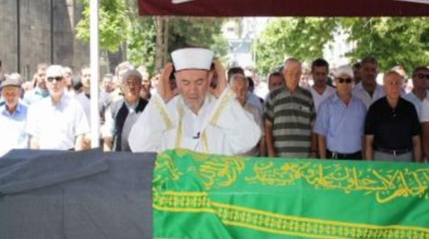 Şapcı Ve &Ouml;zkavuk&ccedil;u Ailelerinin Acı G&uuml;n&uuml;