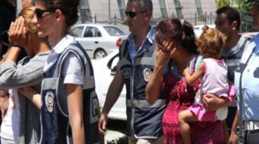 &Ccedil;aldıkları Ziynet Eşyalarını Anlaştıkları Kuyumcularda Paraya &Ccedil;evirmişler