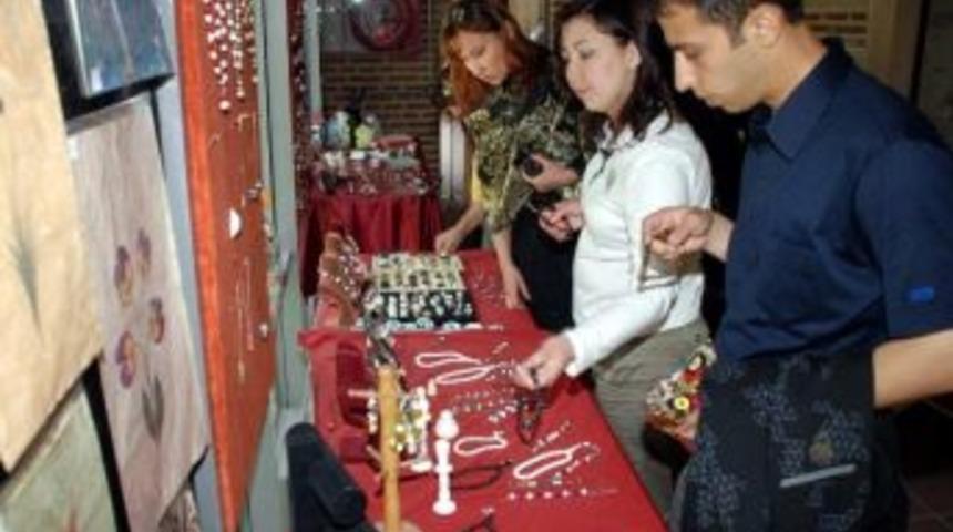 Yeni Moda L&uuml;letaşı Aksesuarlara B&uuml;y&uuml;k İlgi