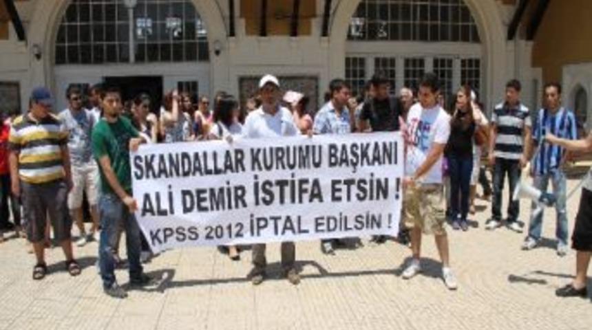Adana&rsquo;da &lsquo;kpss&rsquo; Protestosu