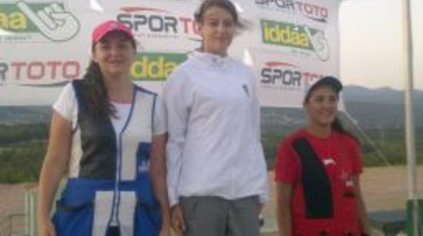 Atıcılar İzmir'den Madalya Ile D&ouml;nd&uuml;