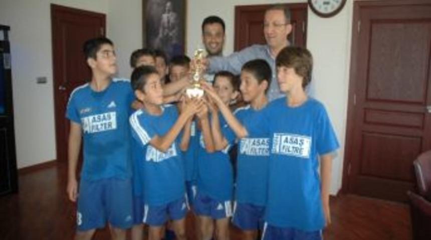 Minik Sporcuların &lsquo;kupa&rsquo; Sevinci