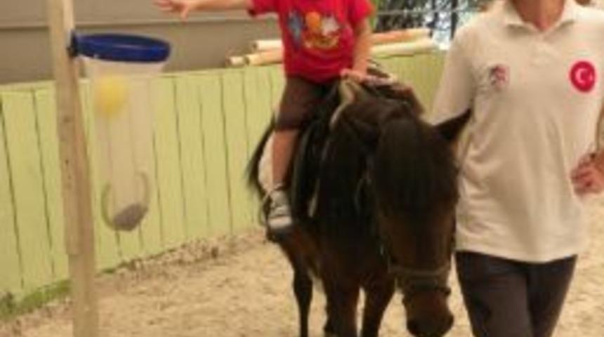 Bornova'da Miniklere Binicilik Eğitimi