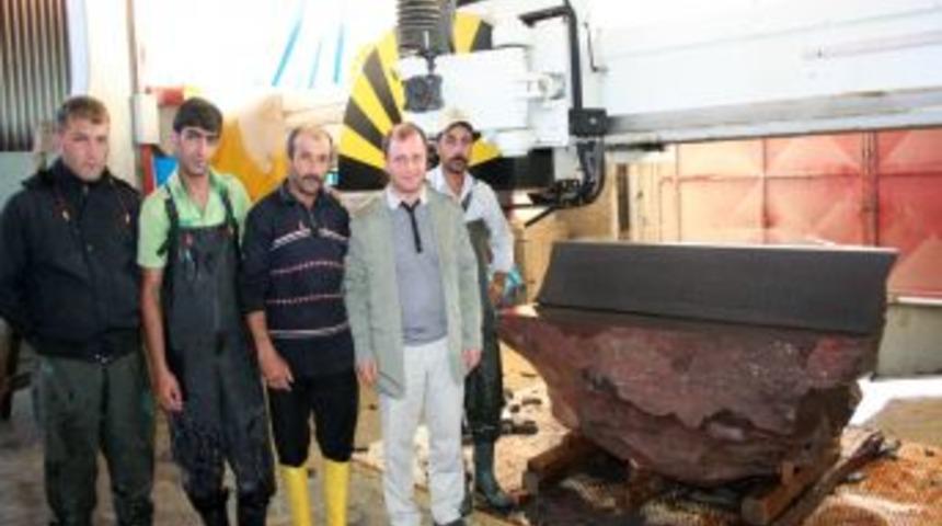 Ekmeklerini Taştan &Ccedil;ıkarıyorlar