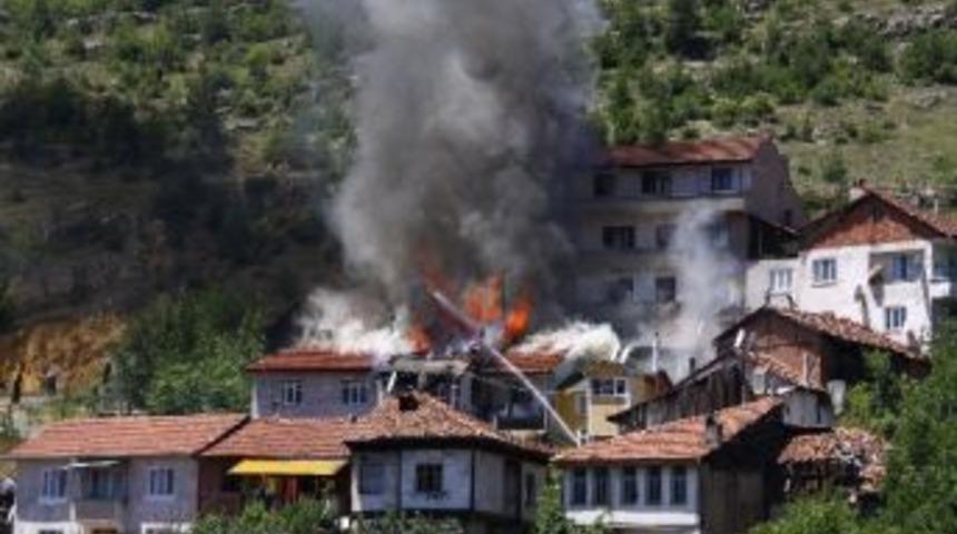 Ateşle Oynayan &Ccedil;ocuk Yangın &Ccedil;ıkardı