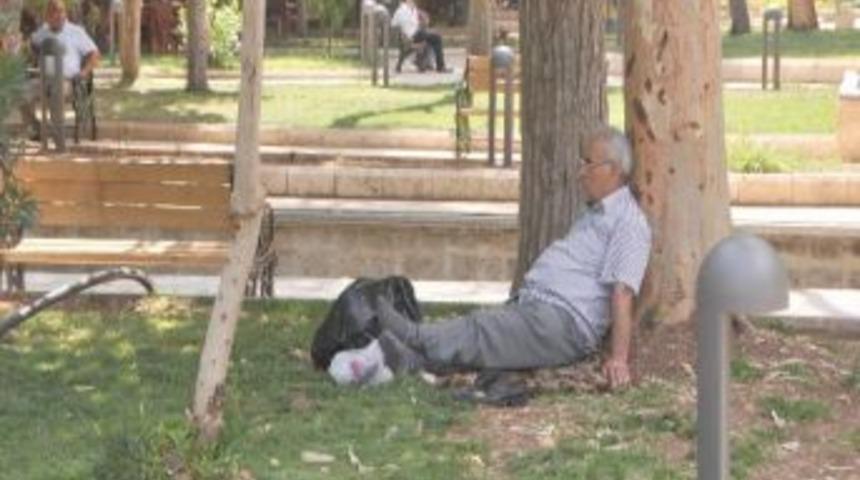 Şanlıurfa&rsquo;da Sıcak Hava Etkisini S&uuml;rd&uuml;r&uuml;yor