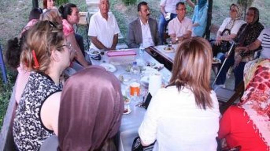 Başkan Bayram'a G&ouml;re Kadınlar Sorunlara Hakim