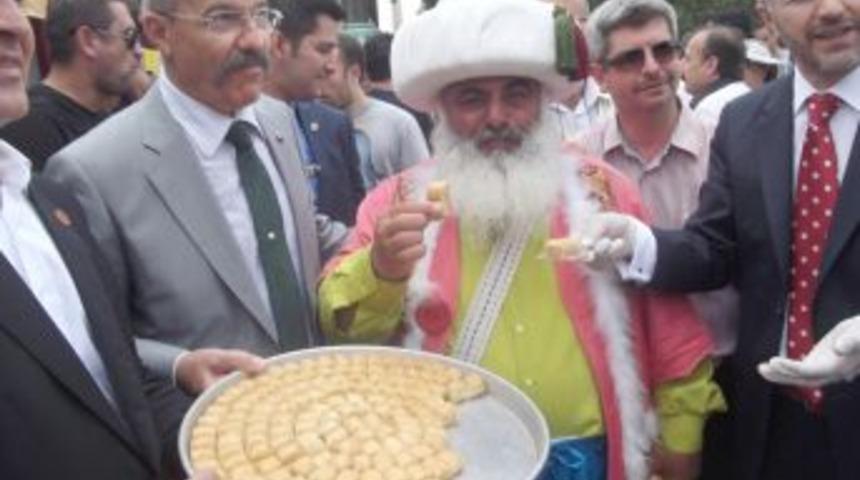 Osmaniye'nin Yerfıstıklı Baklavasına Sultanahmet&rsquo;te B&uuml;y&uuml;k Ilgi