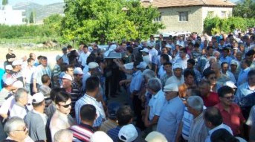 &Uuml;nl&uuml; Son Yolculuğuna Uğurlandı