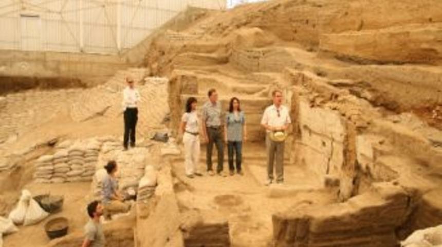 Bakan G&uuml;nay &Ccedil;atalh&ouml;y&uuml;k&rsquo;te