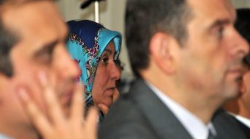 T&uuml;rk Kadınlar Birliği Başkanı Uğurman G&uuml;m&uuml;şhane&rsquo;de
