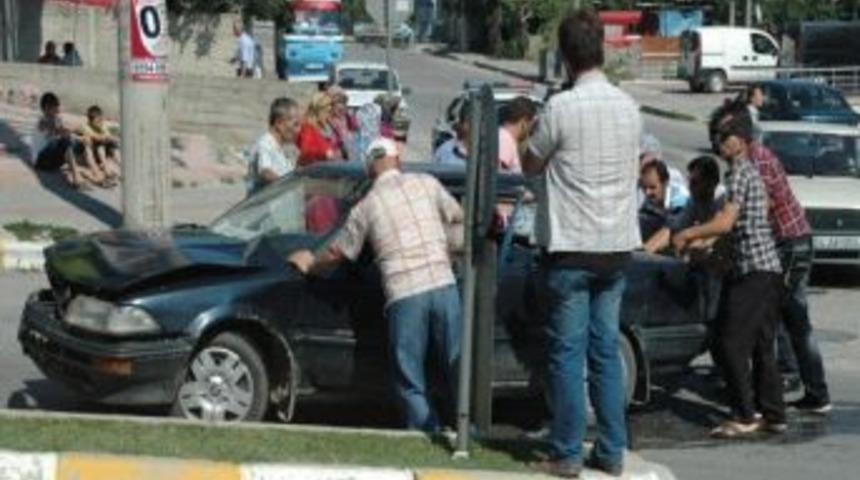 Sakarya&rsquo;da Trafik Kazası: 2&rsquo;si &Ccedil;ocuk 4 Yaralı