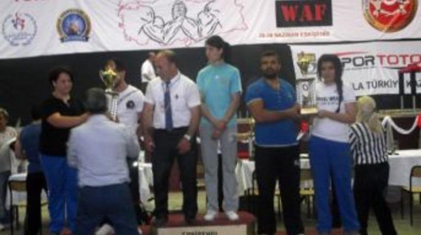 Şehitkamil Bilek G&uuml;reşinde Gaziantep&rsquo;in Gururu Olmaya Devam Ediyor