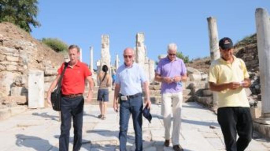 Hollandalı Emniyet M&uuml;d&uuml;r&uuml; G&uuml;ven Timlerini Beğendi