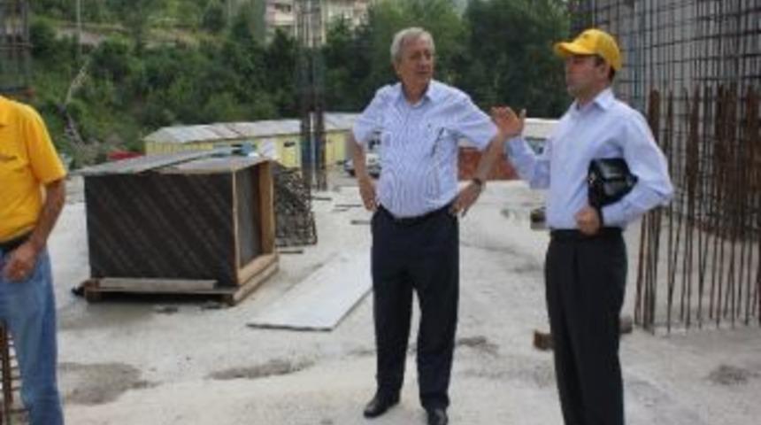 Kaymakam &Ouml;ner Ve Belediye Başkanı Semerci Hastane İnşaatını Gezdi