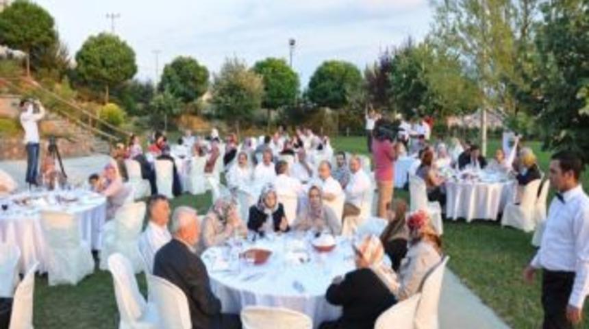 Milletvekilinden Şehit Yakınları Ve Gazilere Yemek
