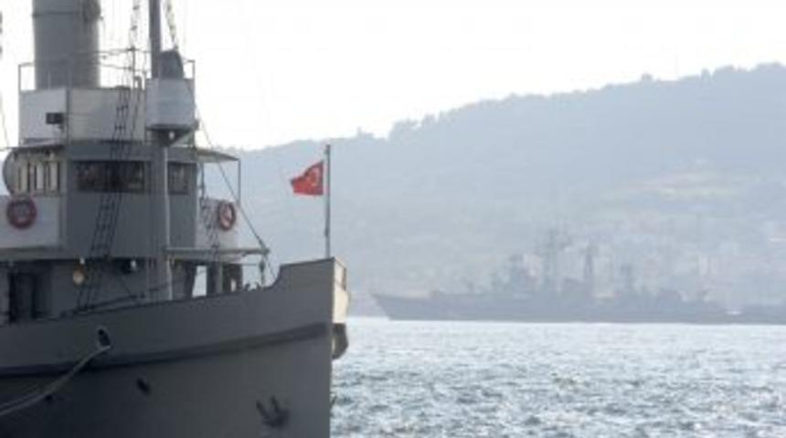 Rus Savaş Gemisi, &Ccedil;anakkale Boğazı&rsquo;ndan Ge&ccedil;ti