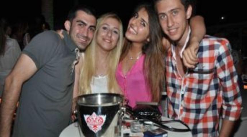 Ozan Doğulu Kuşadası&rsquo;nda Coştu, Coşturdu