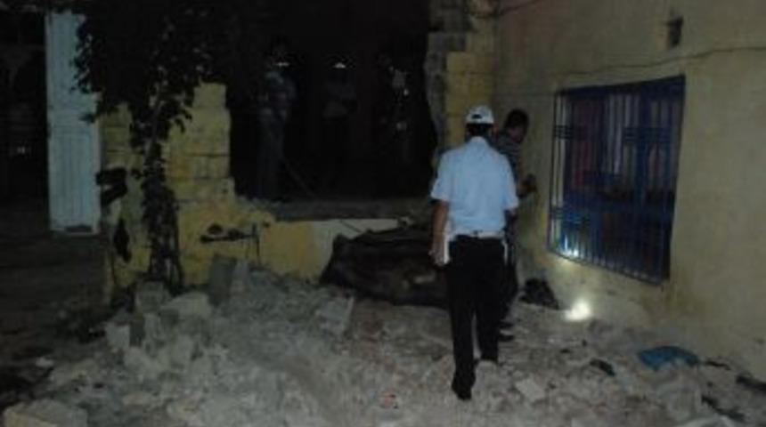 Fren Yerine Gaza Basınca Komşu Evine Girdi: 5 Yaralı